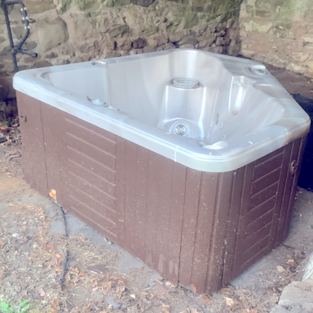 2-3 person Caldera Hot tub/Spa